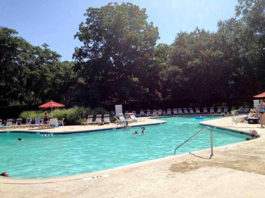 Hébergement de vacances In The Heart Of Harbour Town 2br 2ba Pool Access Close To