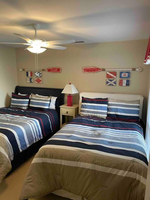 Hébergement de vacances In The Heart Of Harbour Town 2br 2ba Pool Access Close To