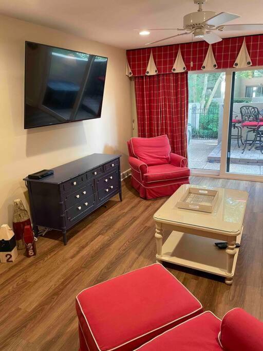 Hébergement de vacances In The Heart Of Harbour Town 2br 2ba Pool Access Close To *