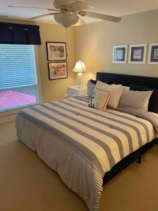 In The Heart Of Harbour Town 2br 2ba Pool Access Close To