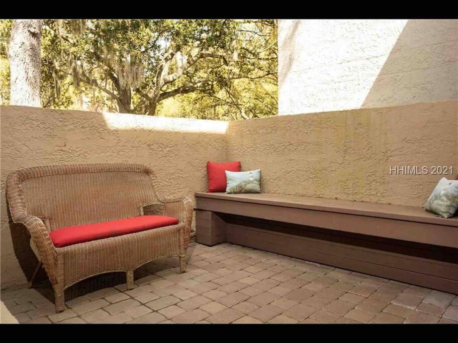 In The Heart Of Harbour Town 2br 2ba Pool Access Close To