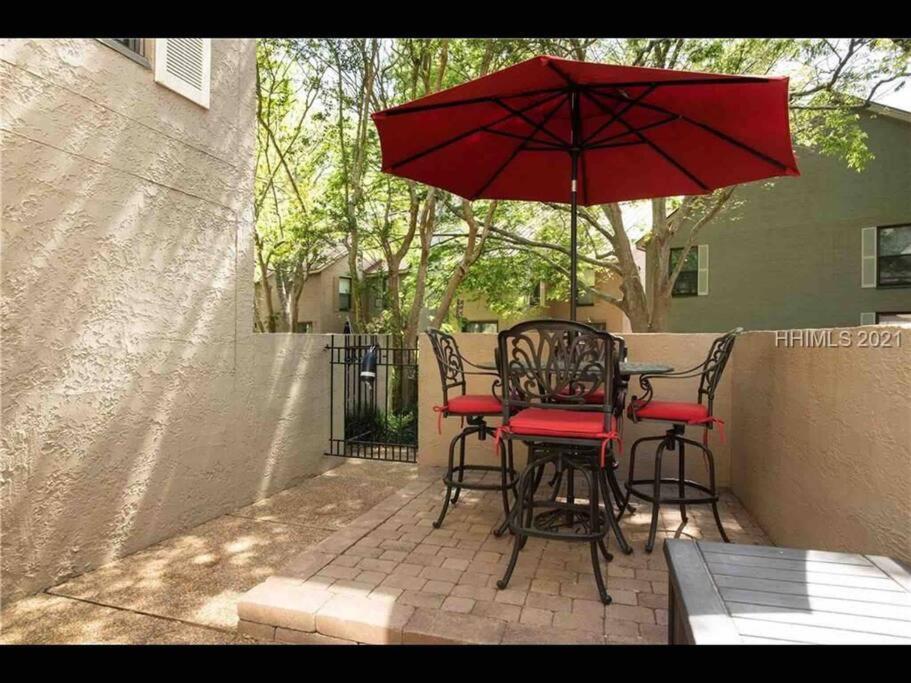 Hébergement de vacances In The Heart Of Harbour Town 2br 2ba Pool Access Close To *